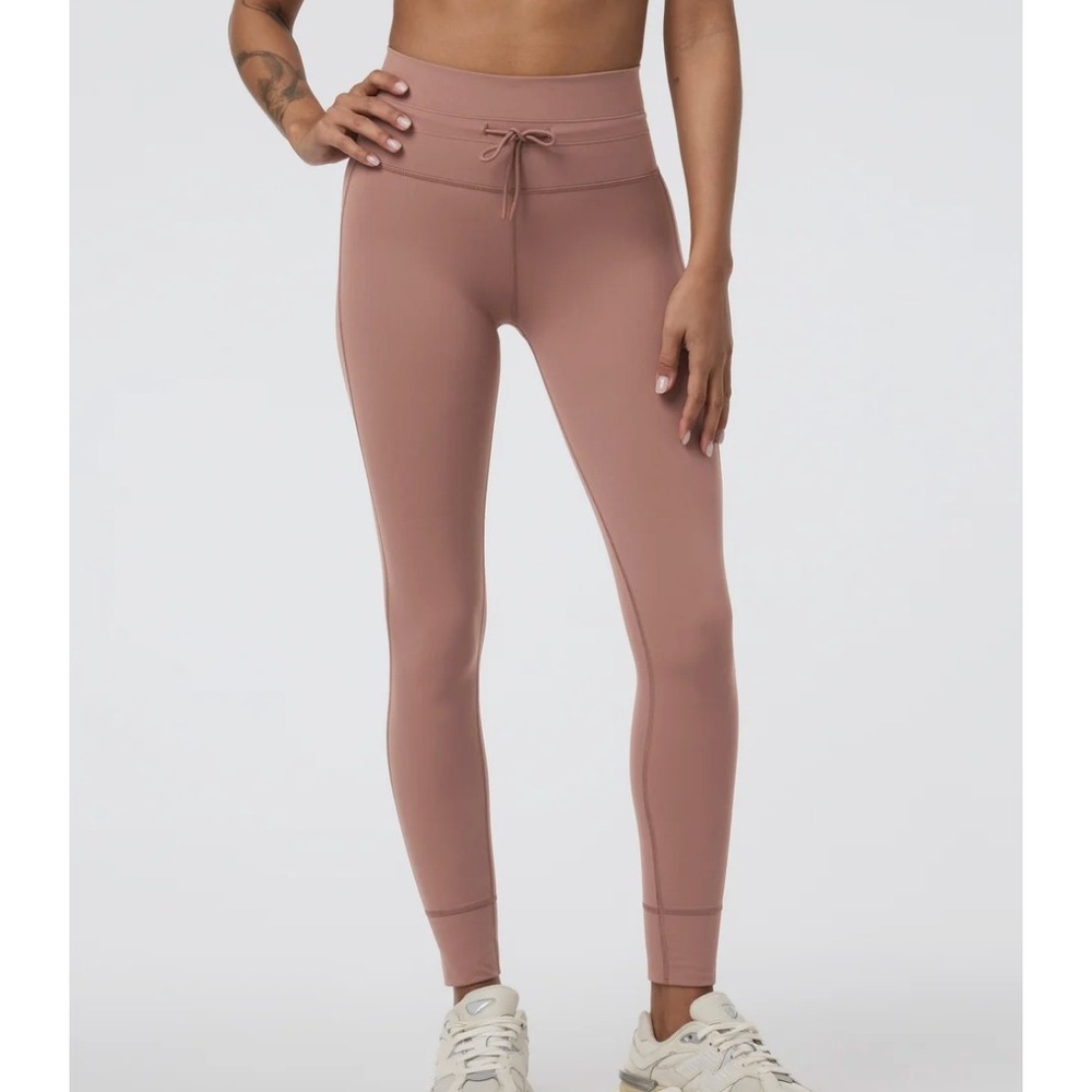 Vuori High Waist Daily Leggings in Sedona Brown sz M